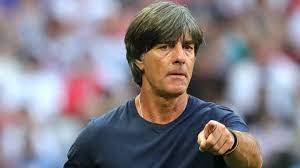 Joachim löw war nach der peinlichen niederlage gegen spanien in der nations league sichtlich angefressen. Joachim Low Bleibt Bundestrainer Dfb Bestatigt Personalie Stern De