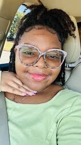 I'm looking for brunette friends and brunette girlfriends. If you don't  believe me, send me a friend request and send me a text message.