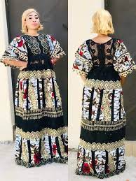 Pinterest model robe pagne avec dentelle. Pin By Sanata Beloum On Tuniques Robes Africaines W African Attire African Dresses For Women African Clothing Styles
