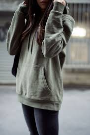 20 Adorable Ways To Wear Oversized Hoodie Outfits Ideas Oversized Hoodie Outfit Hoodie Girl Hoodies