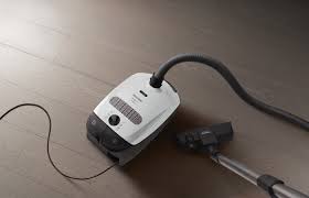 Schon seit den 1950er jahren hat der elektrische bodenstaubsauger den alten besen abgelöst oder zumindest ergänzt. Staubsauger Fur Parkett Laminat Top 4 Modelle Im Vergleich Tipps