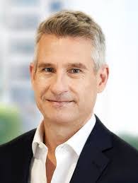 Rebecca Darst's Instagram, Twitter & Facebook