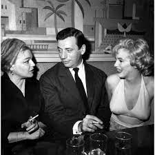 Yves montand aurait cent ans. Marilyn Monroe With Yves Montand And Simone Signoret Photo Print Overstock 25384307