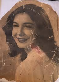Hello can anybody sort this picture of my late mother , thank you .