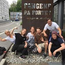 With petronella barker, eindride eidsvold, trond giske, tommy karlsen. Velkommen Til Oslos Raeste Aktivitet Fangene Pa Fortet I Nydalen