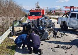 Τροχαίο δυστύχημα με τρεις νεκρούς συνέβη το απόγευμα της παρασκευής (22/7) στην καβάλα και συγκεκριμένα στην οδό αμερικανικού ερυθρού σταυρού. Kabala Troxaio Me Enan Nekro Kai Tesseris Traymaties Fwto
