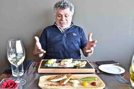 Ξανά μαζί ο γιάννης είναι ένα δικό μου παιδί και ως τέτοιο τον υποδέχομαι πάλι στο βαρούλκο. Baroylko Seaside Leyterhs Lazaroy Greek Gastronomy Guide