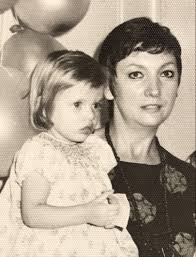 Carta al cielo Tengo tanto que contarte. Tanto. Y sin embargo percibo que  todo lo sabés, que estás conmigo a cada paso. Será que sigo escuchando tu  voz en mí, y tus