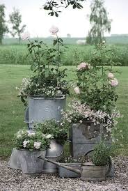 Gartendeko Gartengestaltung Pflanzkubel Pflanzen Ideen Gartendeko Gartengestaltung Pfla In 2020 Vintage Garden Decor Cottage Garden Design Garden Containers