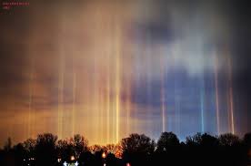 Cold Weather Phenomenon Displaying Beautiful Light Pillars In The Sky Night Skies Phenomena Beautiful Lights