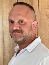 Daniel Comiskey's Instagram, Twitter & Facebook