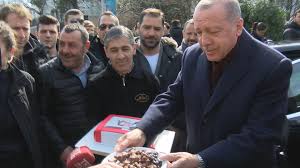 Bugün doğum günü olan başbakan recep tayyip erdoğan'a twitter'dan mesajlar yağıyor. Erdogan A Surpriz Dogum Gunu