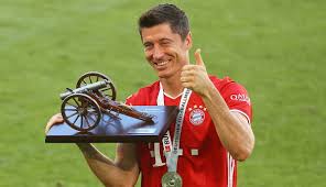 Robert lewandowski and leroy sané betraying thomas müller for two minutes and 11 seconds. Robert Lewandowski To The Level Of Messi And Cristiano Ronaldo