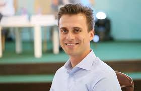 Вночі невідомі мені люди розмалювали будинки надписами зе скічко в місті канів. Aleksandr Skichko Vybory Cherkasshina