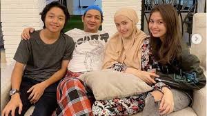 Anak Pasha Tumbuh Jadi Remaja Ganteng Keisha Alvaro Punya Gandengan Cantik Bernama Saskia Chadwick Tribun Jambi