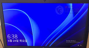 두 옵션을 해제한 상태에서 바탕화면 아이콘을 배치하면 그리드 라인에 관계 없이 내맘대로 아이콘을 배치할수 있습니다. Fjga6usxrmdoim