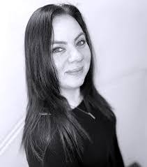 Danielle Tracey's Instagram, Twitter & Facebook