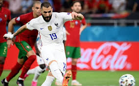 Empat tahun setelah menjuarai piala dunia fifa 1998, pada turnamen tahun 2002 saat pertandingan pembukaan. Jfm3evl2h7vnrm