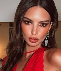 Emily Ratajkowski In 2020 Makeup For Brown Eyes Classic Makeup Eye Makeup Tutorial