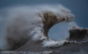 These Unbelievable Photos Of Lake Erie Show How Powerful Nature Can Be Waves Lake Erie Erie