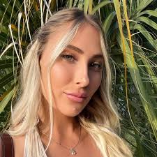 Shannon Schick's Instagram, Twitter & Facebook