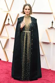 June 9, 1981) is an actress with dual american and israeli. Natalie Portman Setzt Bei Den Oscars Mit Ihrem Cape Ein Feministisches Statement Vogue Germany