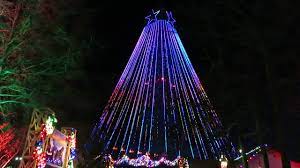 Join us at kings island for a season full of events, including stunt shows, halloween haunt, the great pumpkin fest and winterfest! Eiffel Tower Christmas Tree Light Show Winterfest Kings Dominion 12 30 18 Youtube