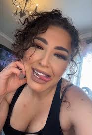 Kelsey Crowe's Instagram, Twitter & Facebook