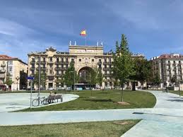 Abre tu cuenta o trae tu nómina con nosotros y accede a tarjetas de crédito, seguros, préstamos, inversiones y mucho más. Edificio Del Banco Santander Aktuelle 2021 Lohnt Es Sich Mit Fotos