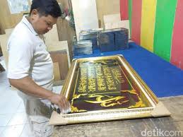 Scopri ricette, idee per la casa, consigli di stile e altre idee da provare. Rezeki Musim Umrah Untuk Pengrajin Pigura Dan Kaligrafi Di Sidoarjo