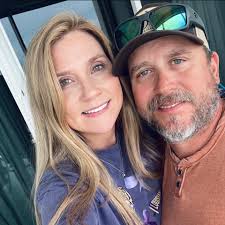 What are some tips for visiting Dollywood with kids?