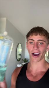 How Old Is Max Mackay