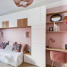 Un coin bureau dans le salon il est toujours possible de trouver de la place dans un salon, mais lorsque la maison est occupée, vous ne pouvez plus travailler au calme et pas question de vous laisser aller à un peu de désordre en abandonnant le soir le travail que vous souhaitez poursuivre le lendemain. Un Bureau Dans Le Salon Idees D Amenagement Cote Maison