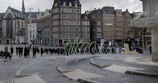 Van duin grew up in rotterdam, was interested in performing at a young age and developed an image as the class clown, partially due to his red hair. 55rao7td9yzlwm