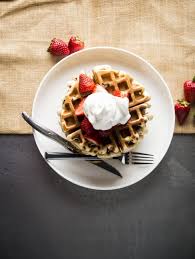 Gaufres Aux Fraises Et Sirop D Erable Recette Gaufres Gaufres Aux Fraises Et Alimentation