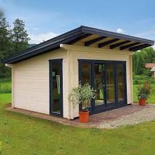 Die Sehr Hochwertige Traditionelle Blockbohlenbauweise Mit Sorgfaltiger Materialauswahl Und Einer Vielfalt An Grossen Gartenhaus Holzhaus Garten Gartenhaus Holz