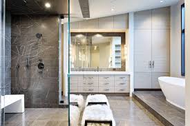 Sleek Modern Bathroom Design With Shower And Bathtub Vanity Mirror Bathtub Showerdesign Bathtubdesi Modern Bathroom Design Bathtub Design Bathtub Remodel