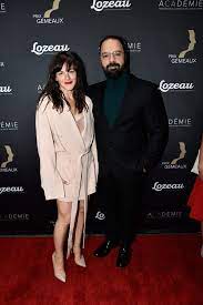 Paris 572 158 558 isin : Sophie Jovillard Conjoint Sophie Brochu La Pionniere La Presse Dessin Couple Mariage Noir Et Blanc Manalstrickland76