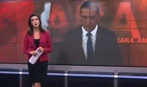 Bu türk kanalı 1999 yılında doğan grubu'nun birleşmesiyle kuruldu. Cnn Turk Te Yanlis Baglanti Krizi Muhabir Canli Yayinda Kagitlari Firlatti