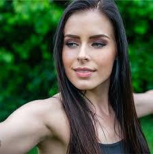 Barbara Gere's Instagram, Twitter & Facebook