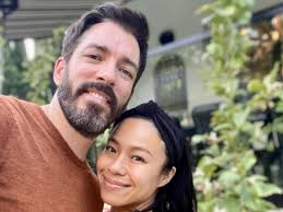 Drew Scott, de 'Irmãos à Obra', exibe cliques da esposa grávida