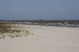 Gheorghe delta dunarii, fie la pensiuni, fie la localnici, tineti cont ca plaja este situata la aproximativ 4 km de sat, accesul se face pe jos sau cu trocariciul. Plaja Sulina Green Coffee House