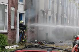 Twee woningen staan in brand. Iy Lzrtnsqz8gm