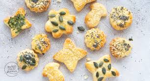 Herzhafte Kase Platzchen Backen Macht Glucklich Rezept In 2021 Platzchen Backen Lebensmittel Essen Backen Macht Glucklich