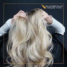 Dal biondo cenere al biondo platino, passando dai capelli biondo da castano chiaro naturale penso di aver provato tutti i colori possibili, ma mancano solo di. Da Castana A Bionda Cambiare Il Colore Senza Rovinare I Capelli Salvatore Falco Balayage Lovers