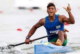Find the perfect isaquias queiroz stock photos and editorial news pictures from getty images. Familia Empurra Isaquias Queiroz Para Mais Medalhas Na Canoagem