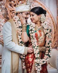 Garland Varmala Ideas For Indian Weddings Indian Wedding Garland Flower Garland Wedding Hindu Wedding