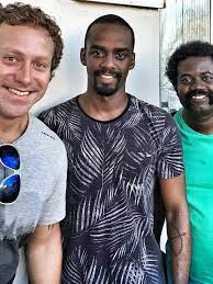 Toda história tem dois lados, no rio de janeiro.retornamos as. Sergio Hondjakoff O Eterno Cabecao Volta A Tv Em Serie Com Ze Pequeno 16 11 2017 Uol Tv E Famosos