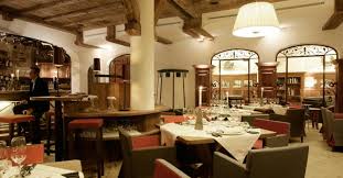 Ceppo porta utensili da cucina anni 40/50 origine turchia no difetti, segni del tempo accettabili 10 pezzi tra coltelli e forchettoni materiale: Ristorante Gallo Cedrone Servizi Campiglio Hotel E Appartamenti