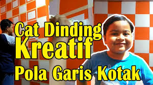 Namun jika perencanaan tepat seperti pemilihan motif, kombinasi warna dan ukuran besar motif akan sebaliknya, membuat motif menarik dan terlihat tepat. Cat Dinding Rumah Bercorak Fitas De Led